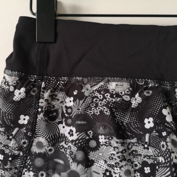 Lululemon seawheeze speed shorts size 2 - Picture 4 of 7